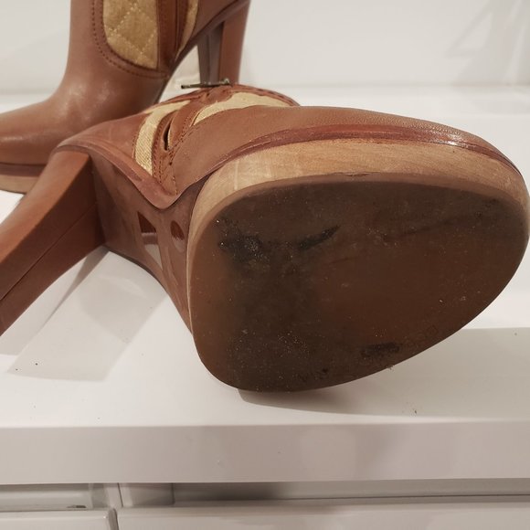 BcBG ankle boots. - Picture 1 of 3